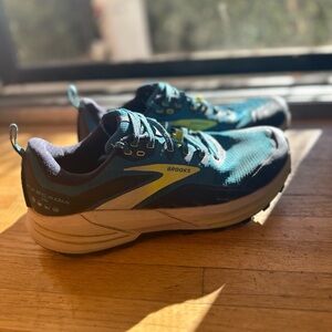 Brooks Cascadia 16, men’s size 10 D